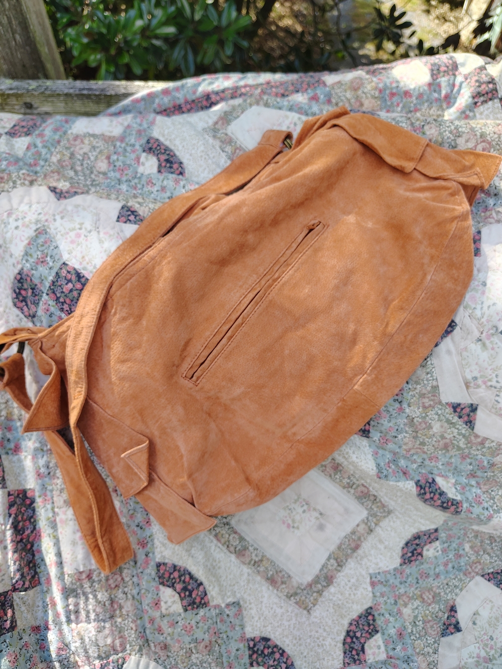 Suede Ruffled Shoulder Bag - Picture 4 of 6
